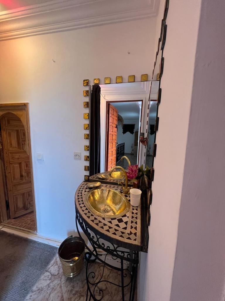 Riad Palmier Fleuri Marrakesh Bagian luar foto